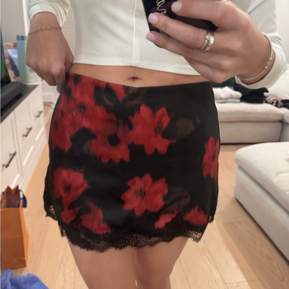 Abercrombie & Fitch Black and Red Floral Mini Skirt - Picture 4 of 5